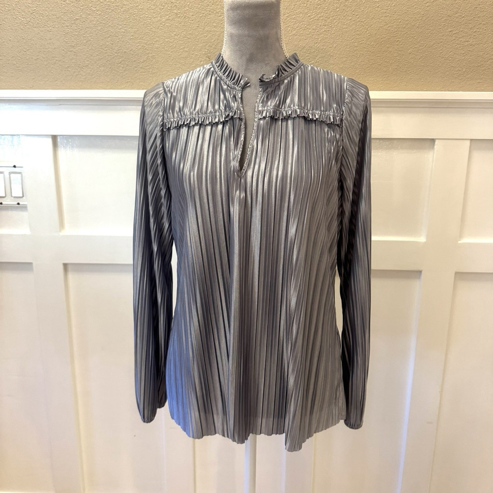White House Black Market Pleated Shirt Blouse Size:S Shiny Gray Ruffly Pull Over